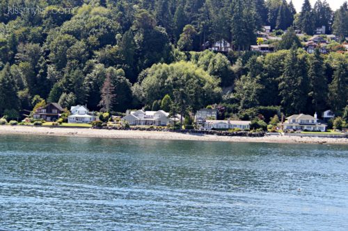 The houses on the coastline of the island are beautiful.